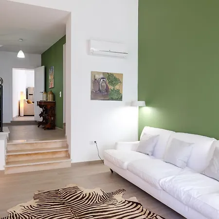 Casa Flores - *