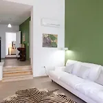 Casa Flores - *