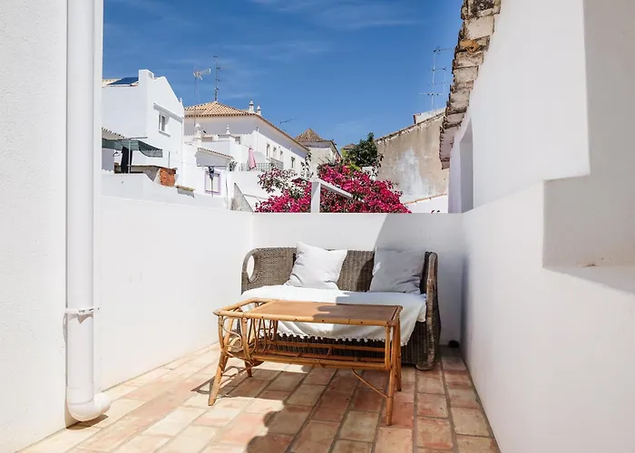 Casa Flores - *
